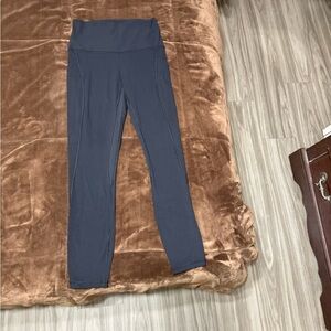 Woman’s size 6 Lululemon leggings with pockets